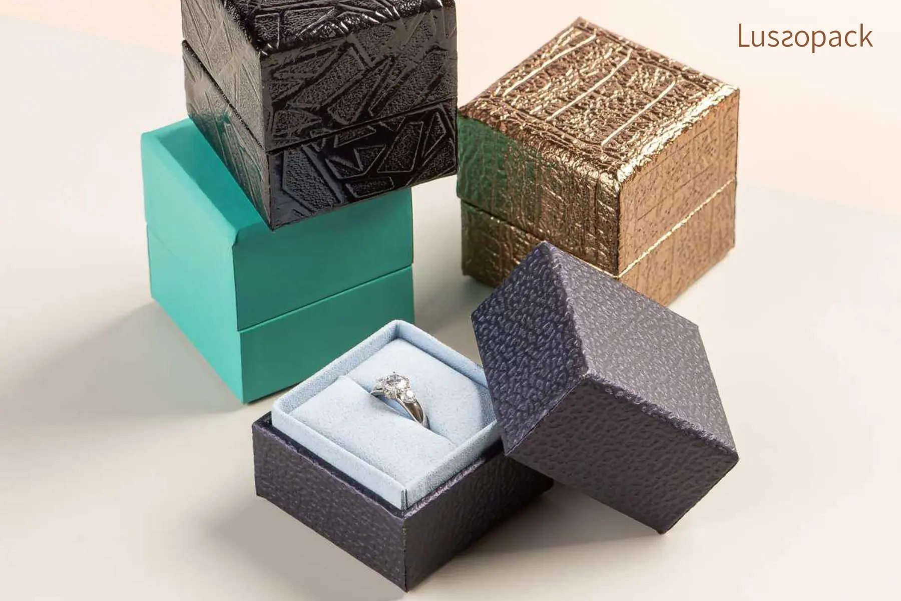 /images/packagingBlogUpdate/howTomakeARingBox/howTomakeARingBox06.webp
